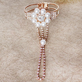 The Pearly Bracelet