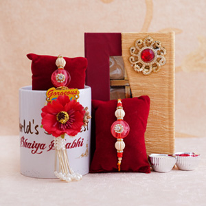 Heart winning Rakhi Hamper