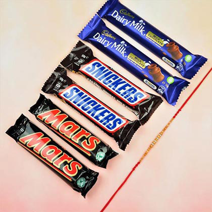 Fine Sandalwood Rakhi With Chocolates