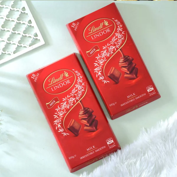 Hamsa Rakhi Gift Combo with Lindt Lindor Milk Chocolates