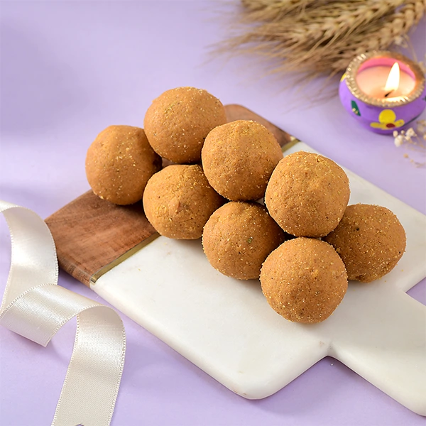 Single Rakhi Thread With Sweets & Dryfruits