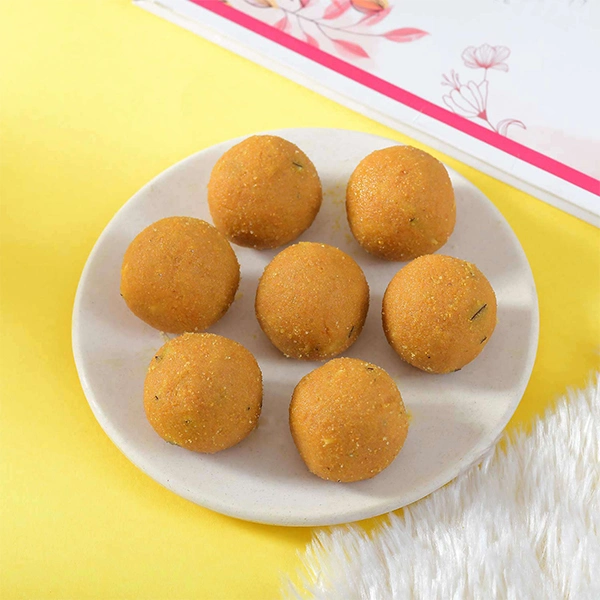 Single Rakhi With Besan Laddoo & Dryfruits
