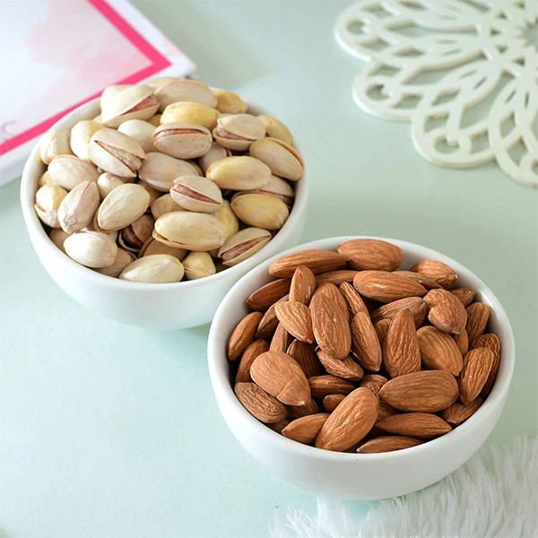 Set of 4 Rakhi for Bhai with Assorted Dryfruits