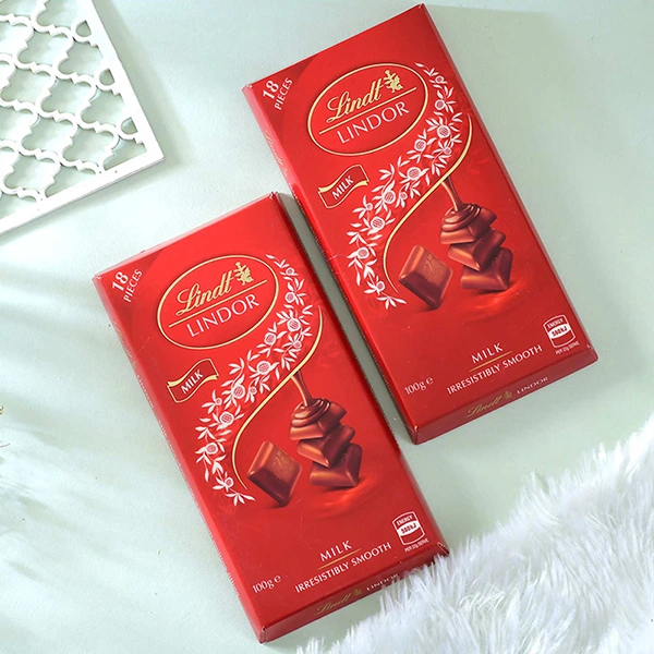 Single Hamsa Rakhi with Lindt Lindor Chocolates