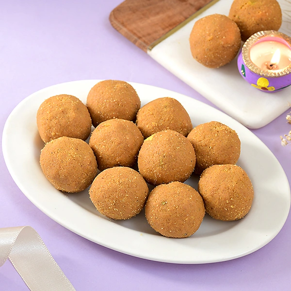 Thread Rakhi with Besan Laddoo