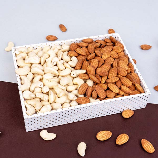 Almonds and Cashews of 200 gm each with Designer Tray