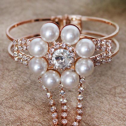 The Pearly Bracelet