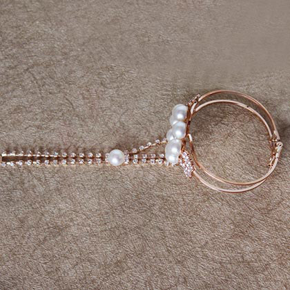 The Pearly Bracelet