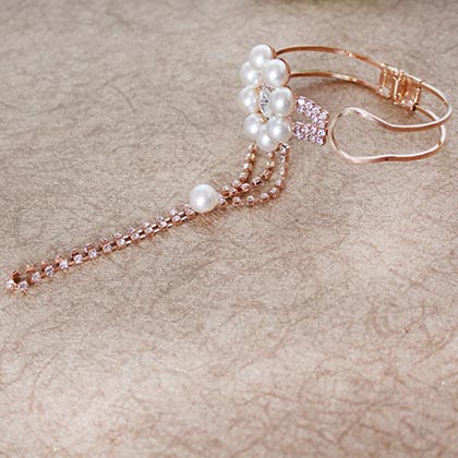 The Pearly Bracelet