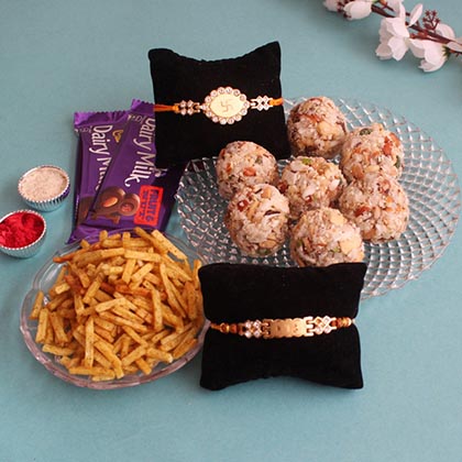 Finger-Licking Rakhi Hamper for Bros