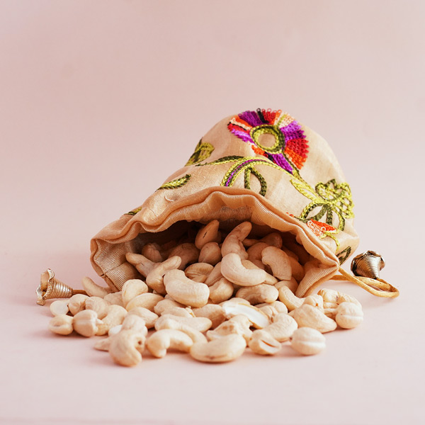 Bhaiya Bhabhi Rakhi With Cashew Potli
