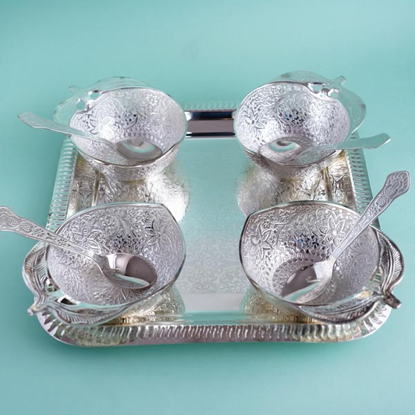 Bhaiya Bhabhi Rakhi with Silver Tray and Dryfruits