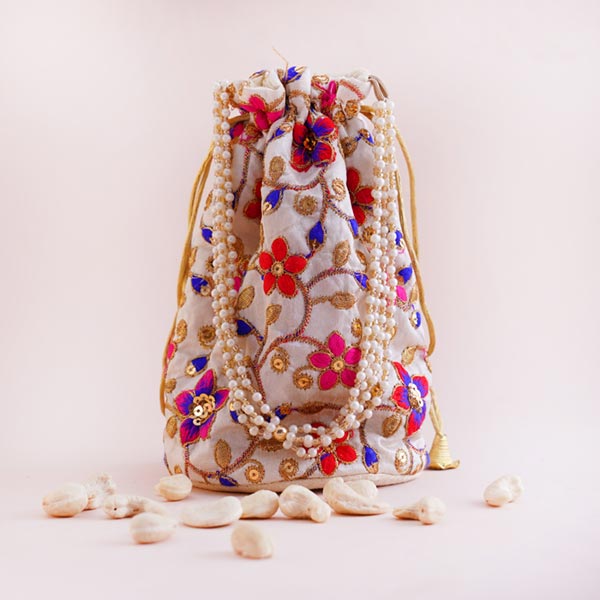 3 DesignerRakhis with Cashews and Snacks