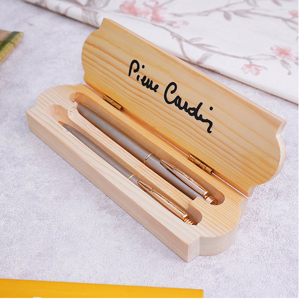 Designer Rakhi with Pen Set