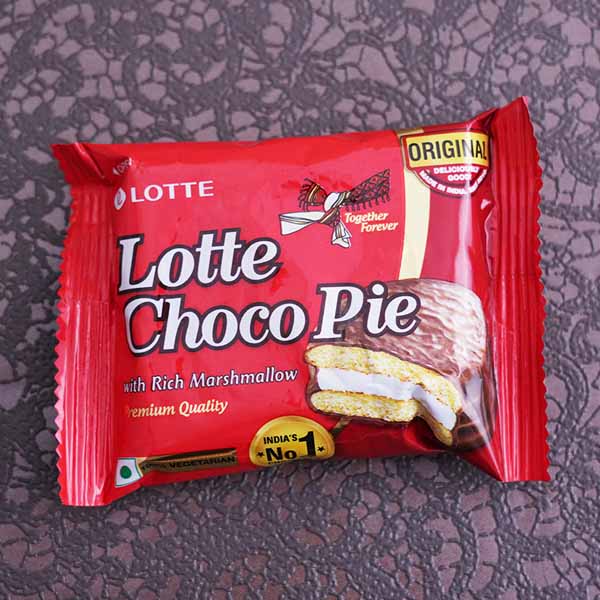 Silver Om rakhi with 1 Lotte Choco Pie