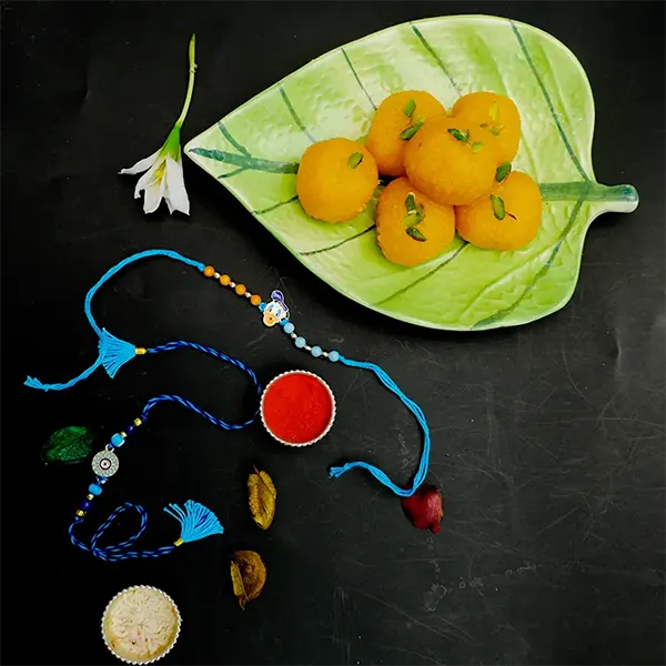 Decent Rakhi Set with Motichoor Laddu